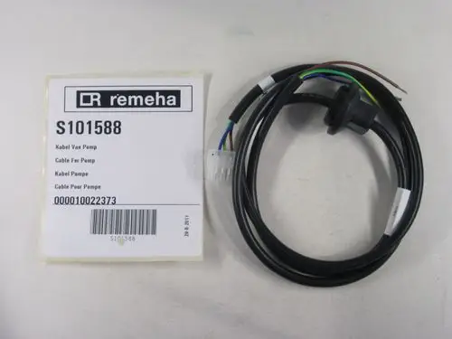 Pumpenkabel von Remeha mit mehreren Kabeln in verschiedenen Farben, ausgestattet mit einem Stecker und einer abdeckenden Kappe.